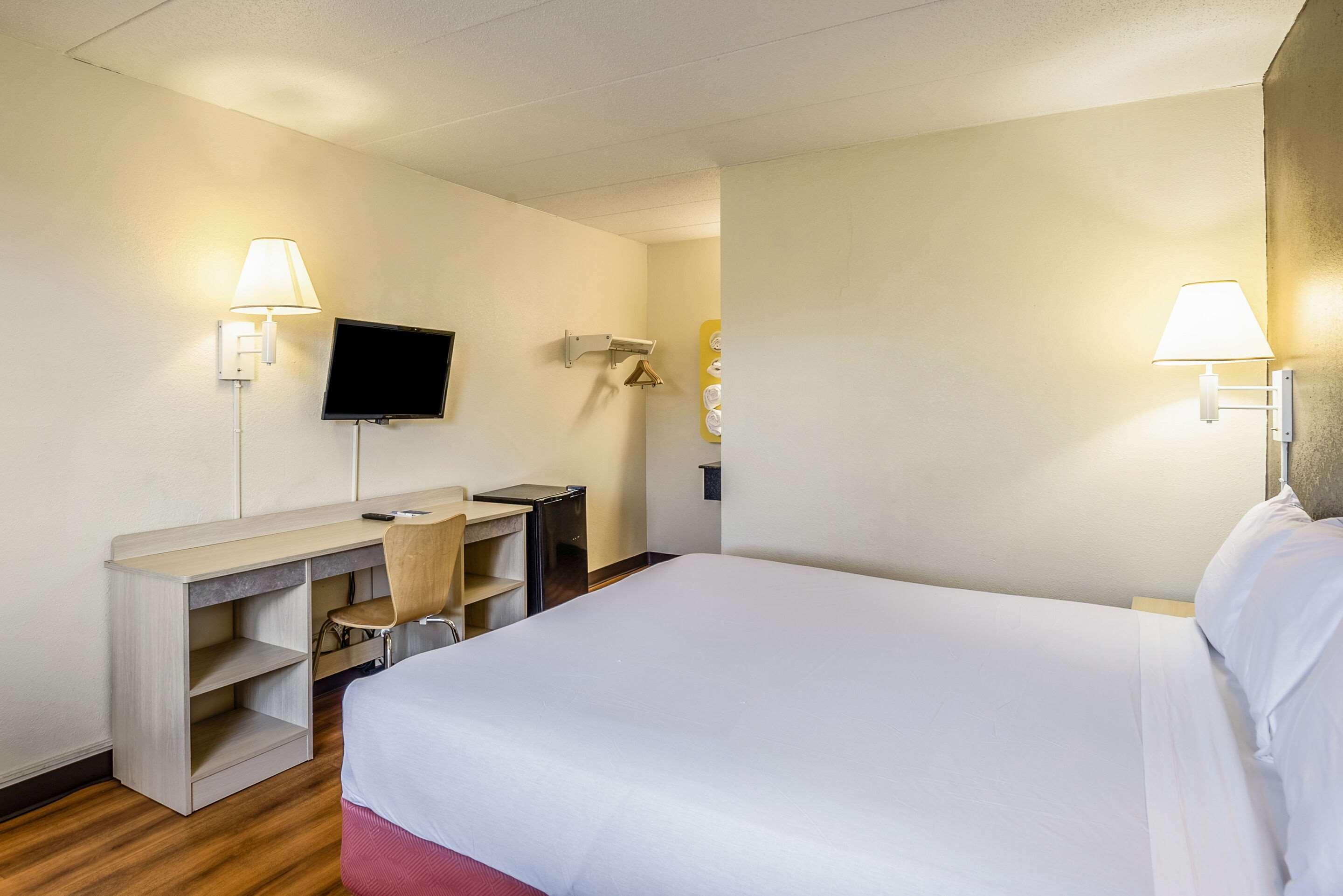Rodeway Inn ダビューク エクステリア 写真