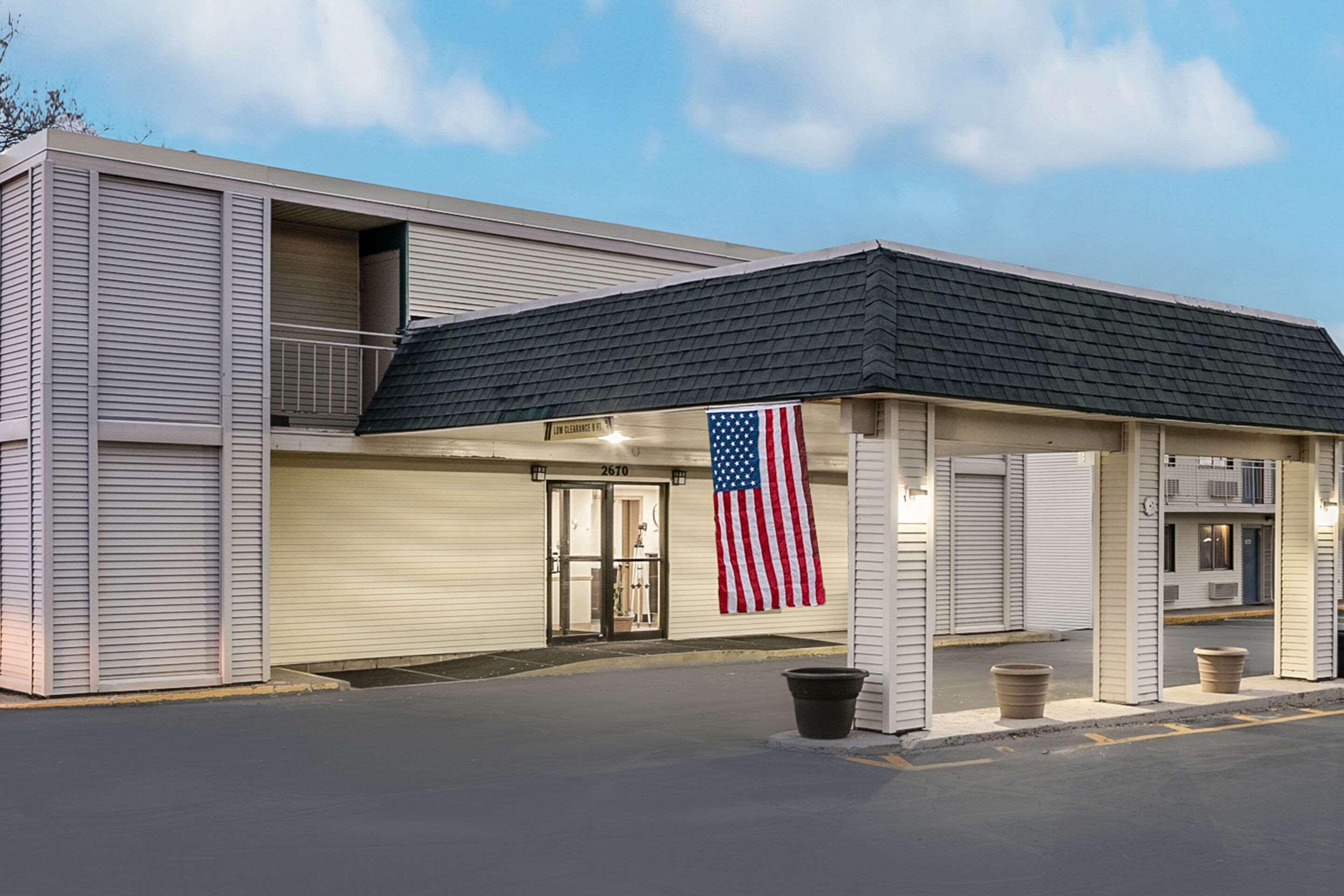 Rodeway Inn ダビューク エクステリア 写真