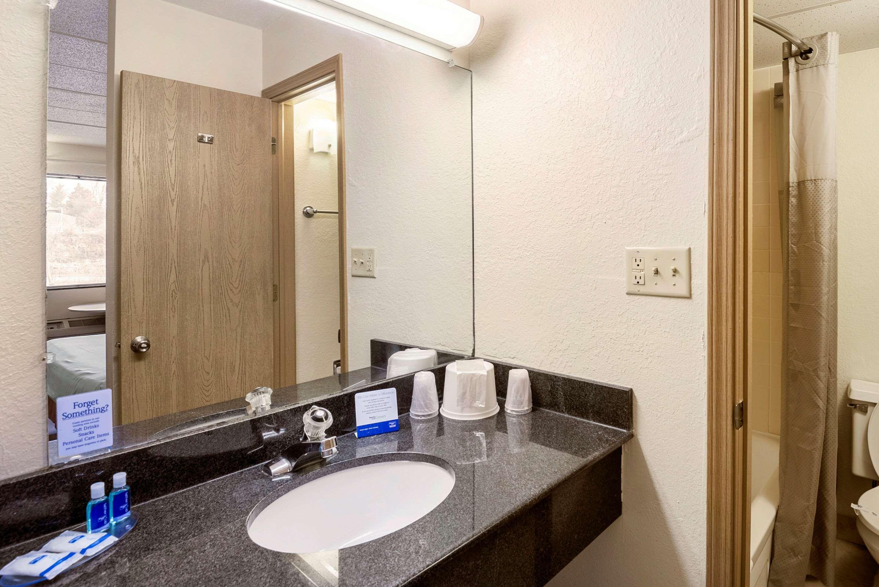Rodeway Inn ダビューク エクステリア 写真