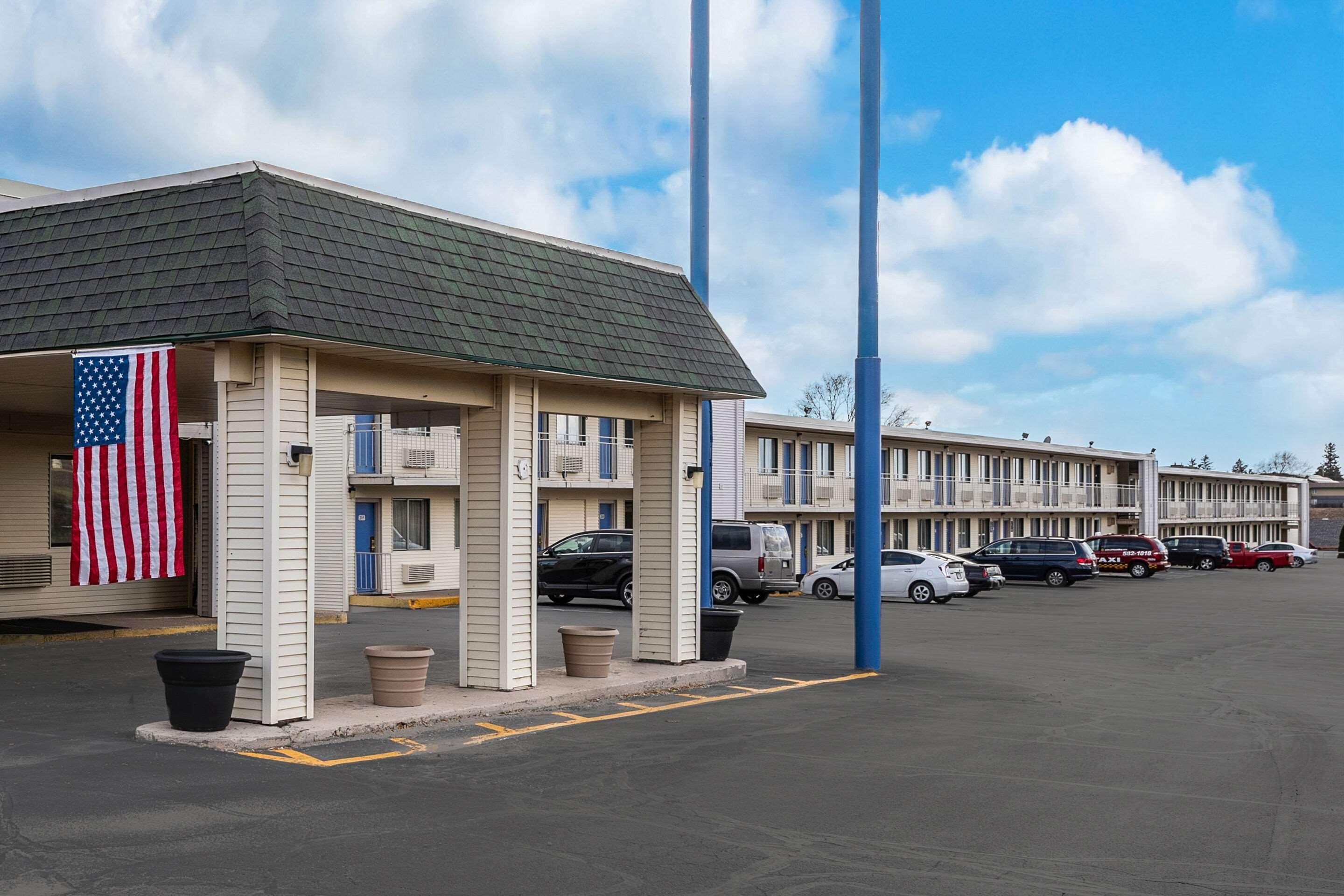 Rodeway Inn ダビューク エクステリア 写真
