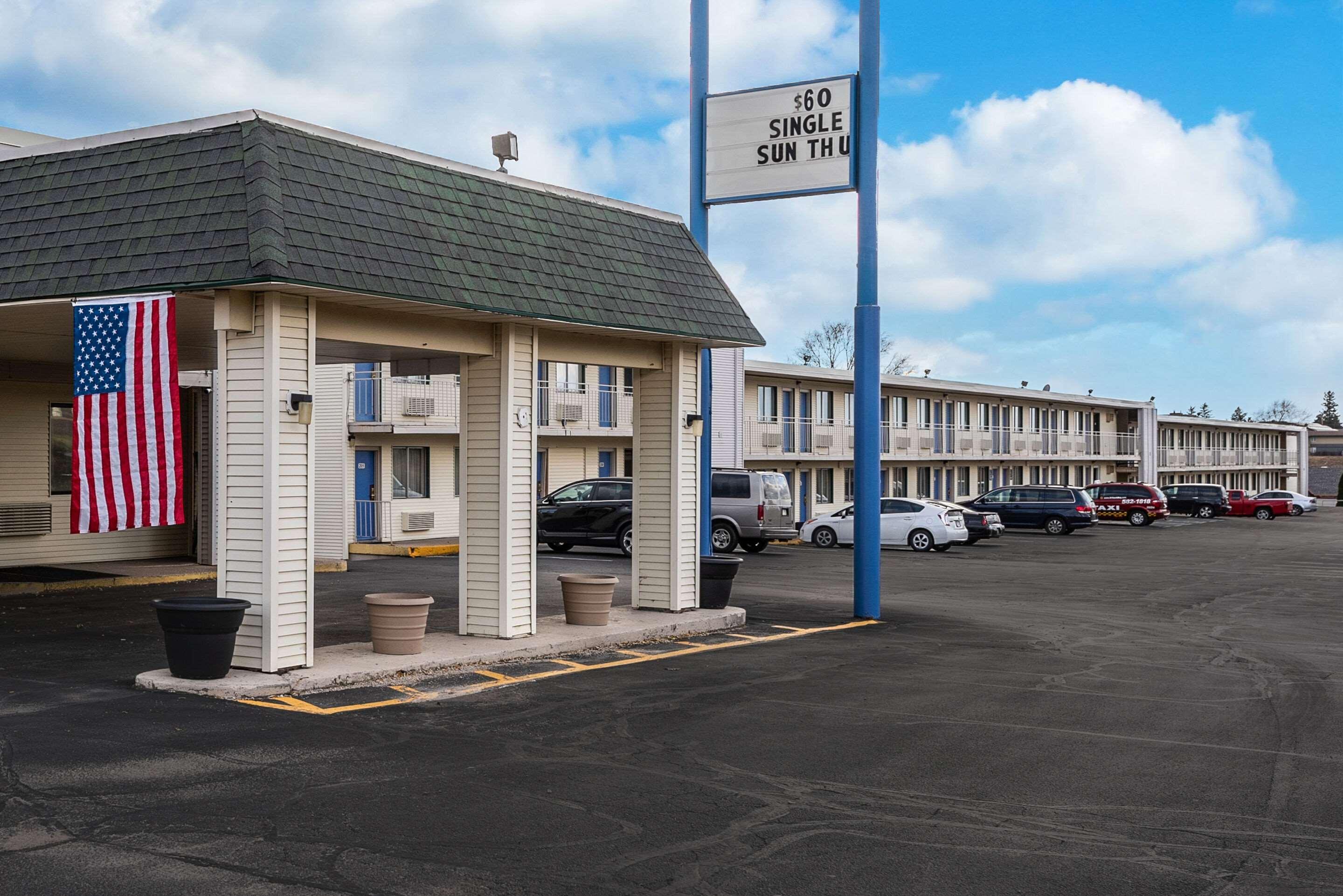 Rodeway Inn ダビューク エクステリア 写真