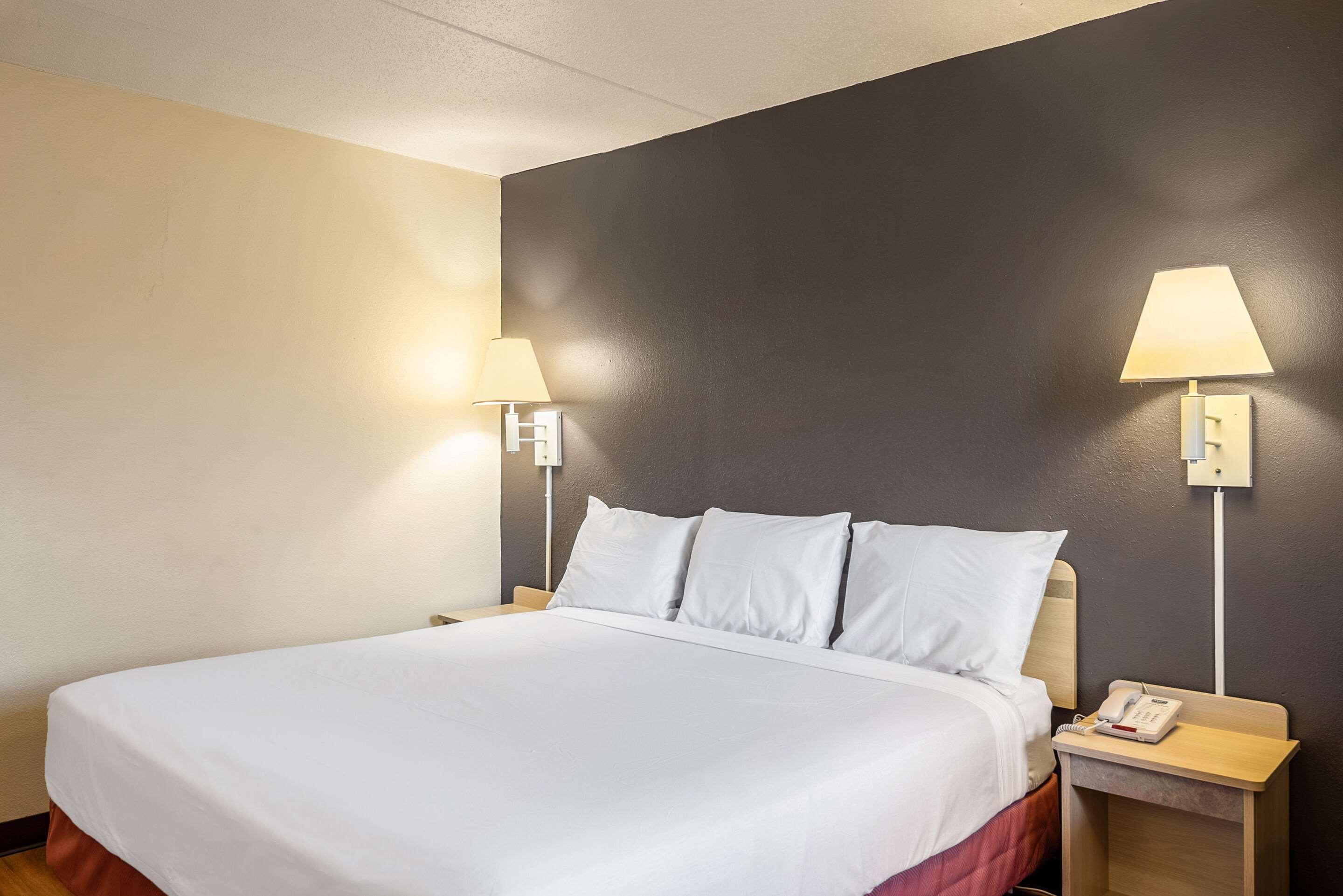 Rodeway Inn ダビューク エクステリア 写真