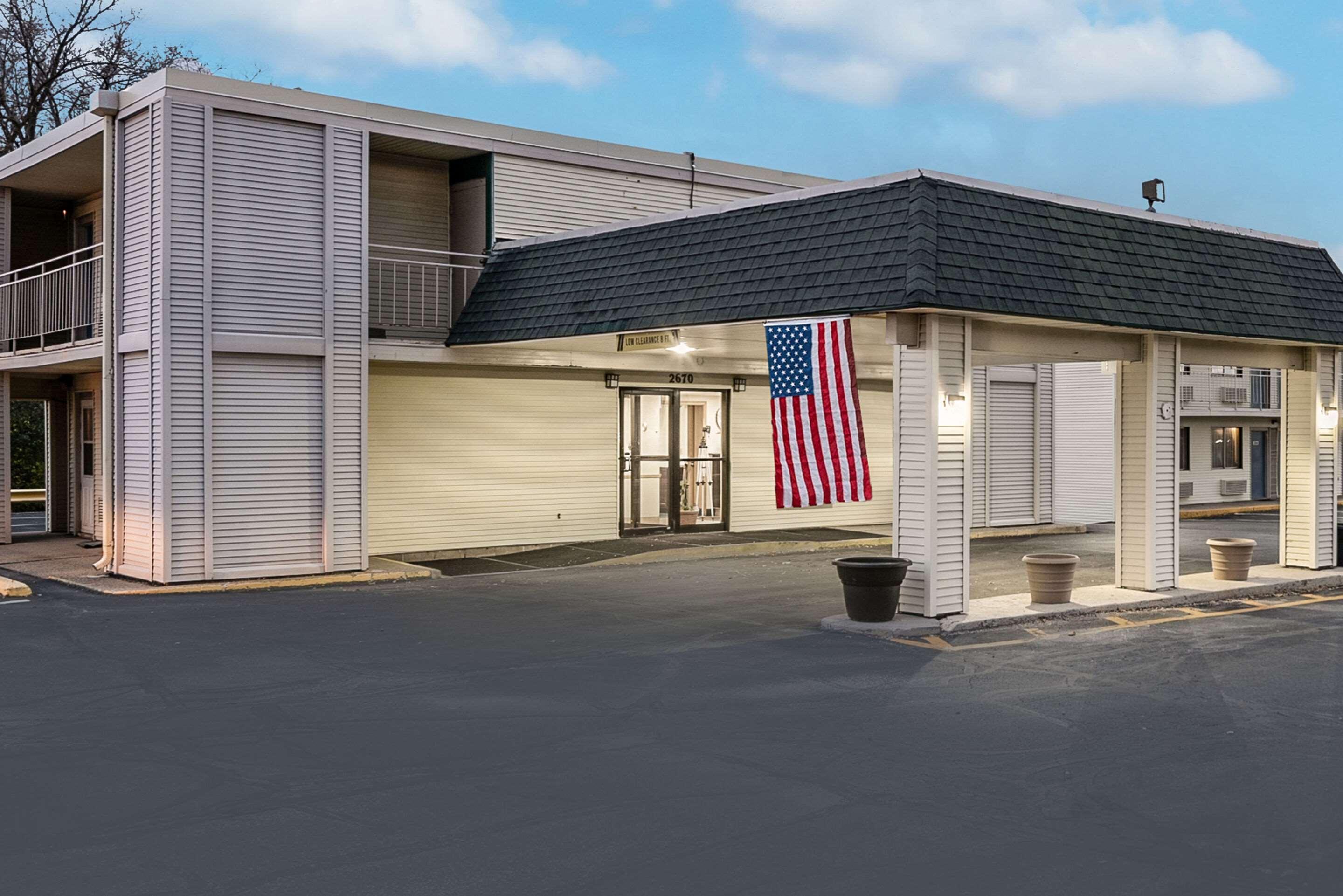 Rodeway Inn ダビューク エクステリア 写真