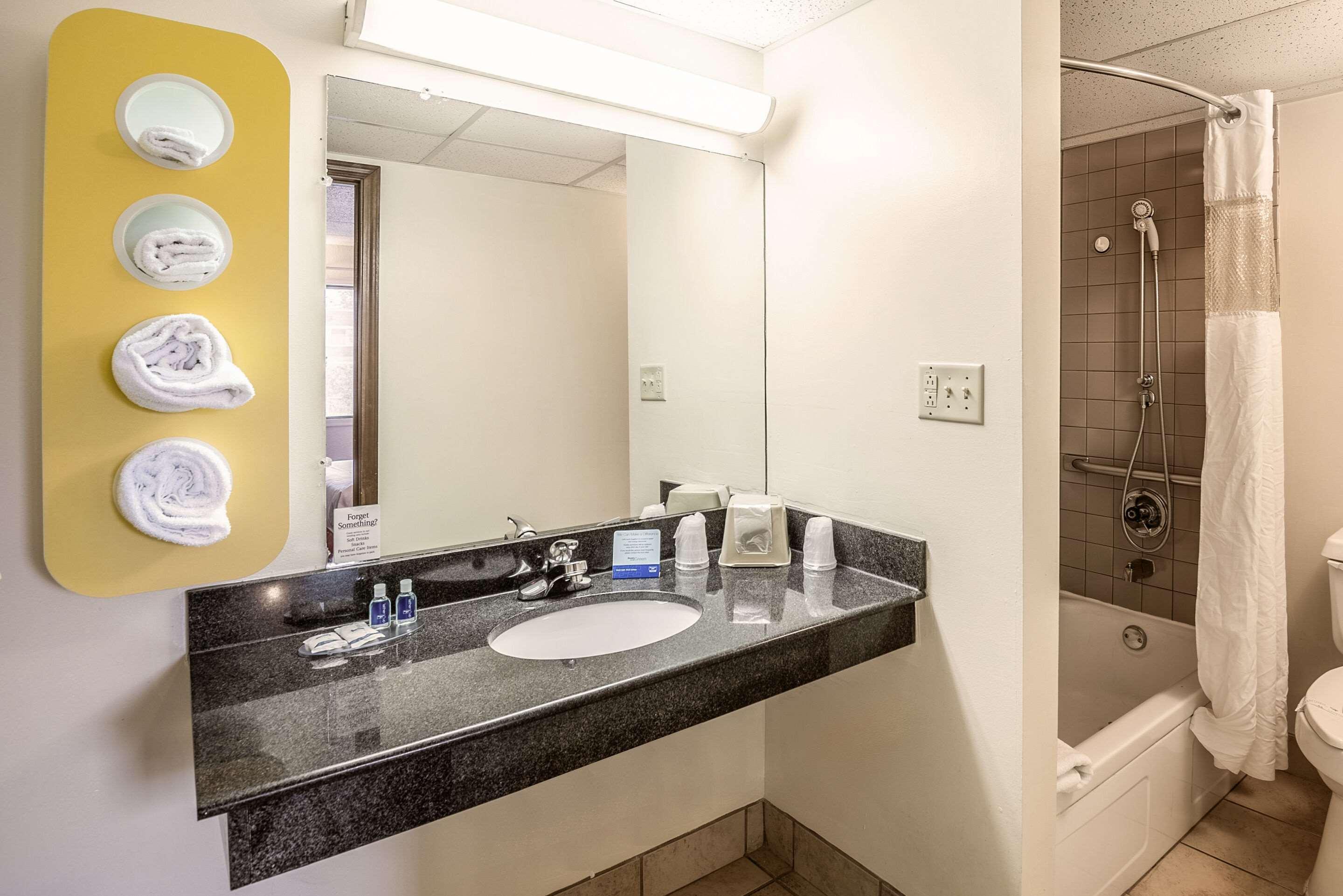Rodeway Inn ダビューク エクステリア 写真