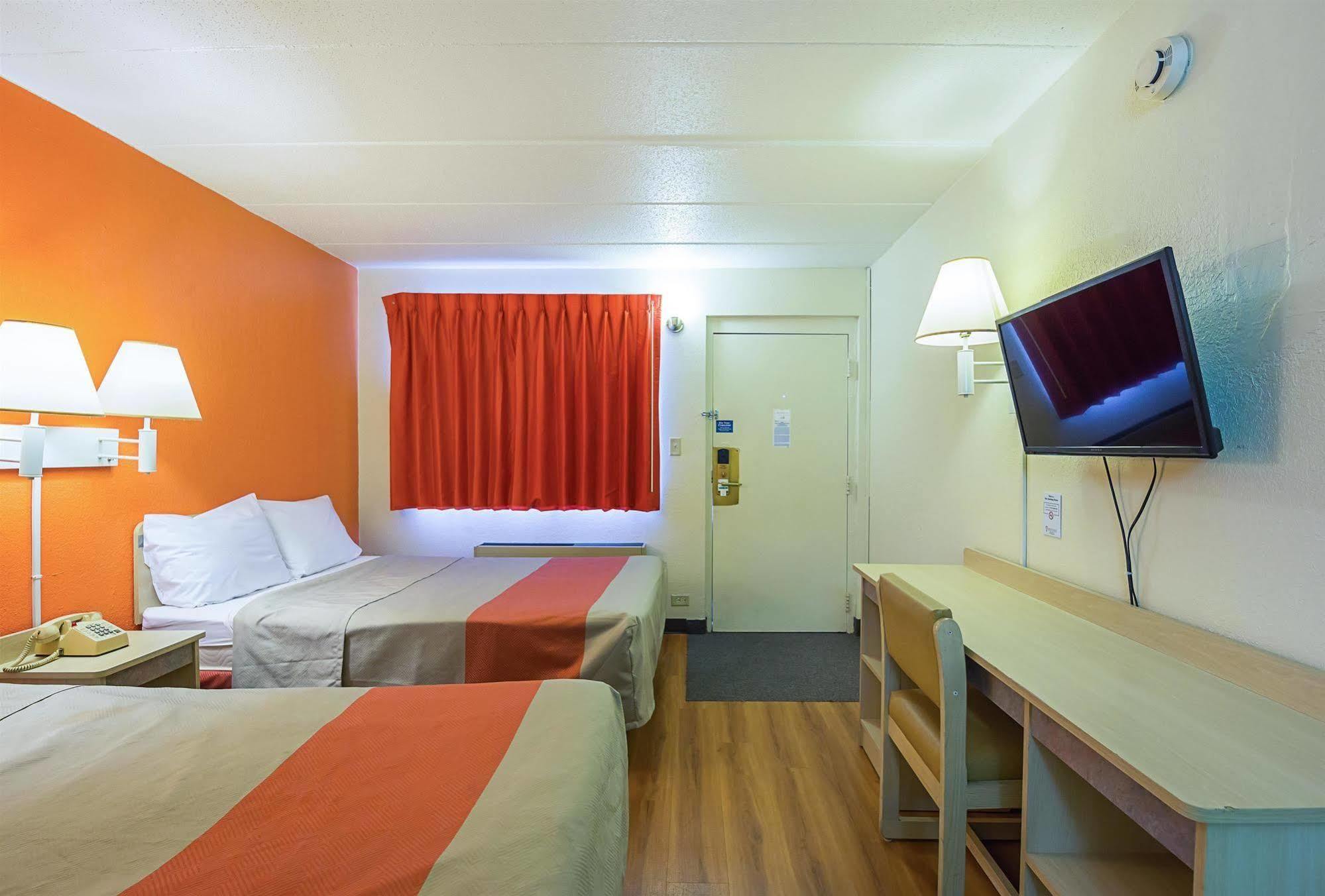 Rodeway Inn ダビューク エクステリア 写真
