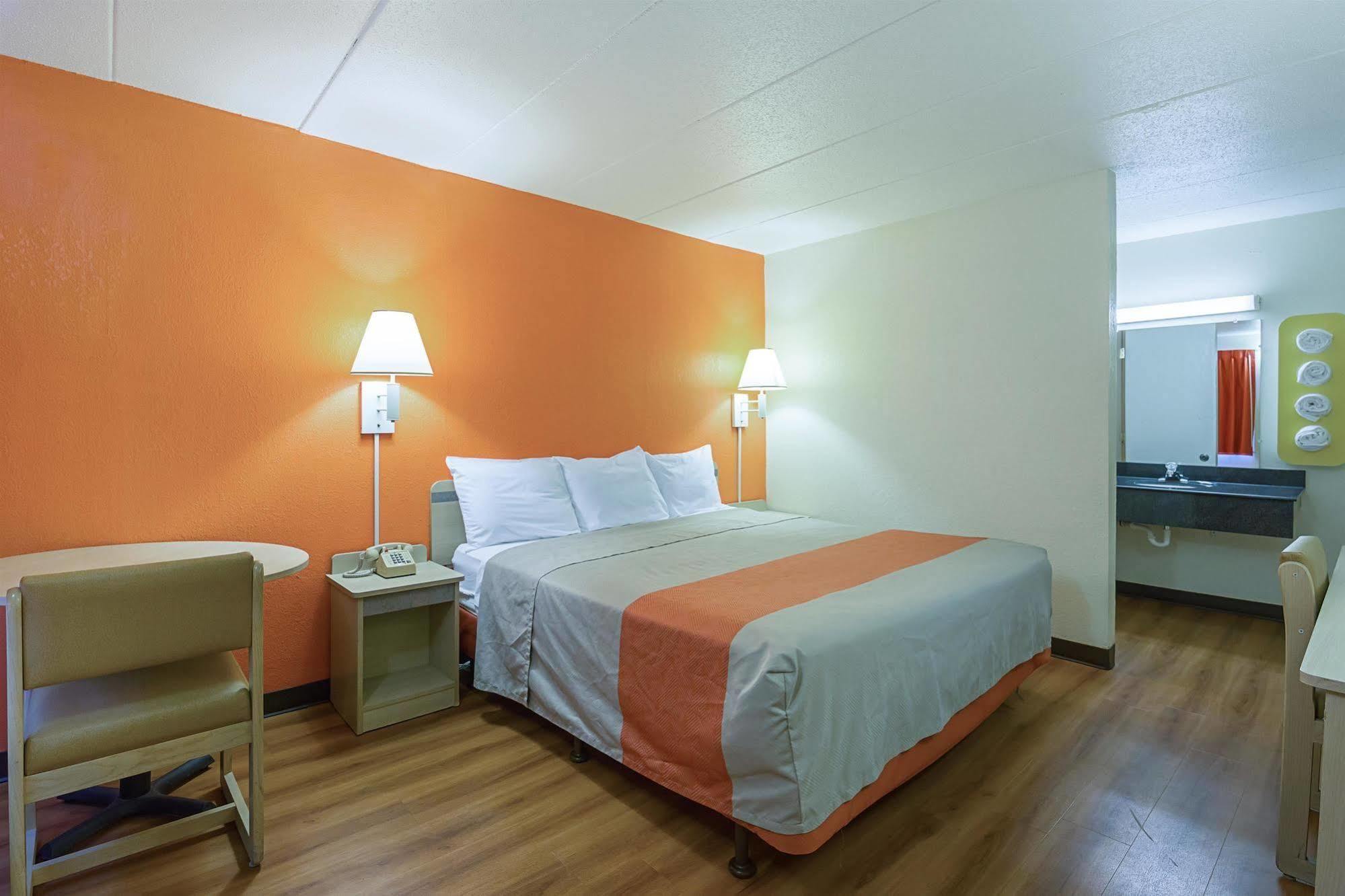 Rodeway Inn ダビューク エクステリア 写真