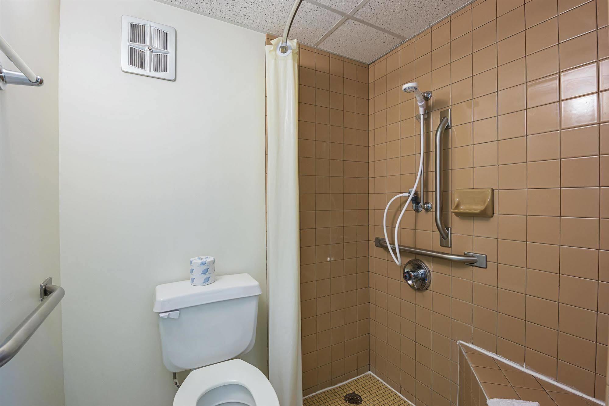 Rodeway Inn ダビューク エクステリア 写真
