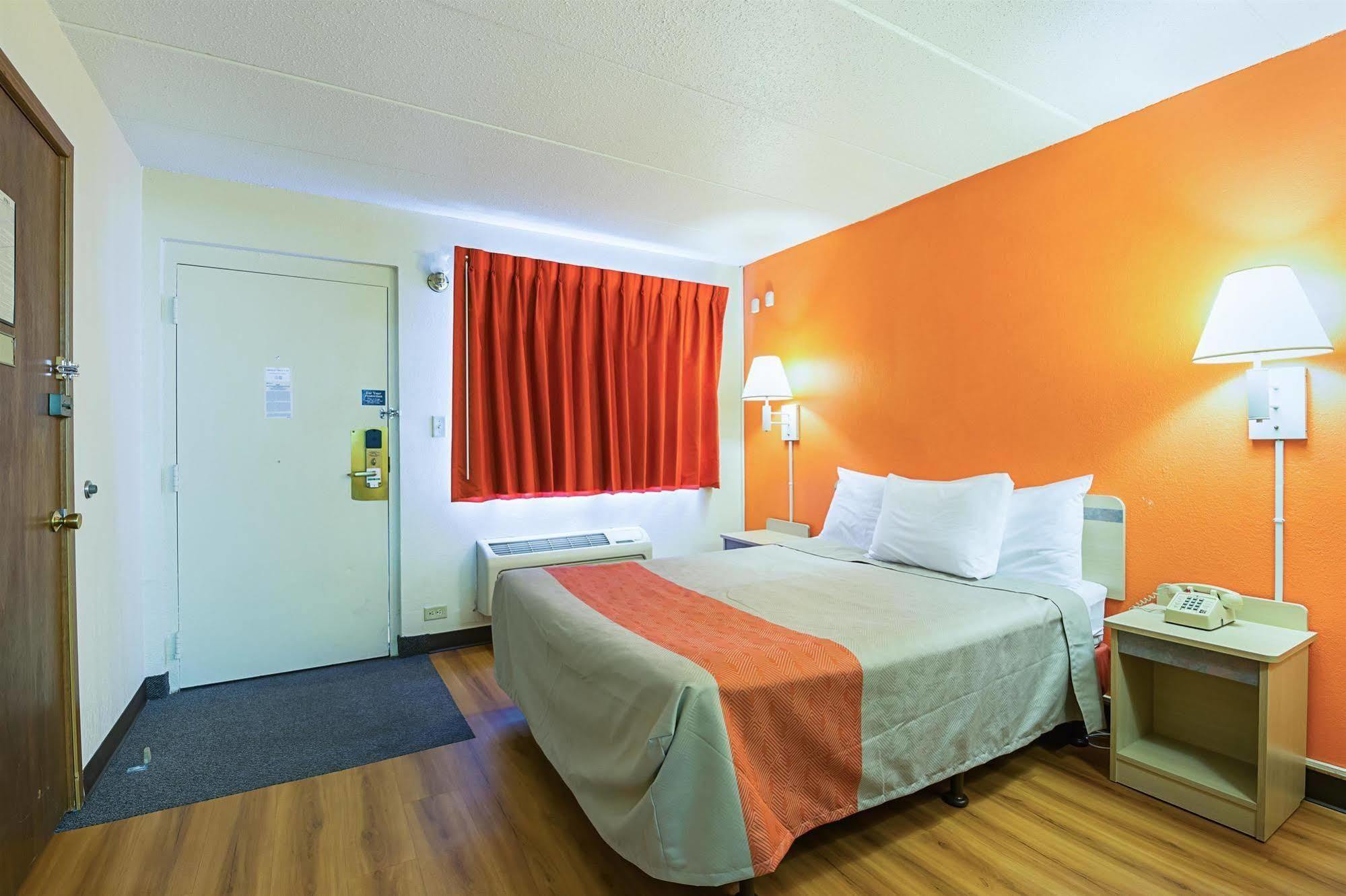 Rodeway Inn ダビューク エクステリア 写真