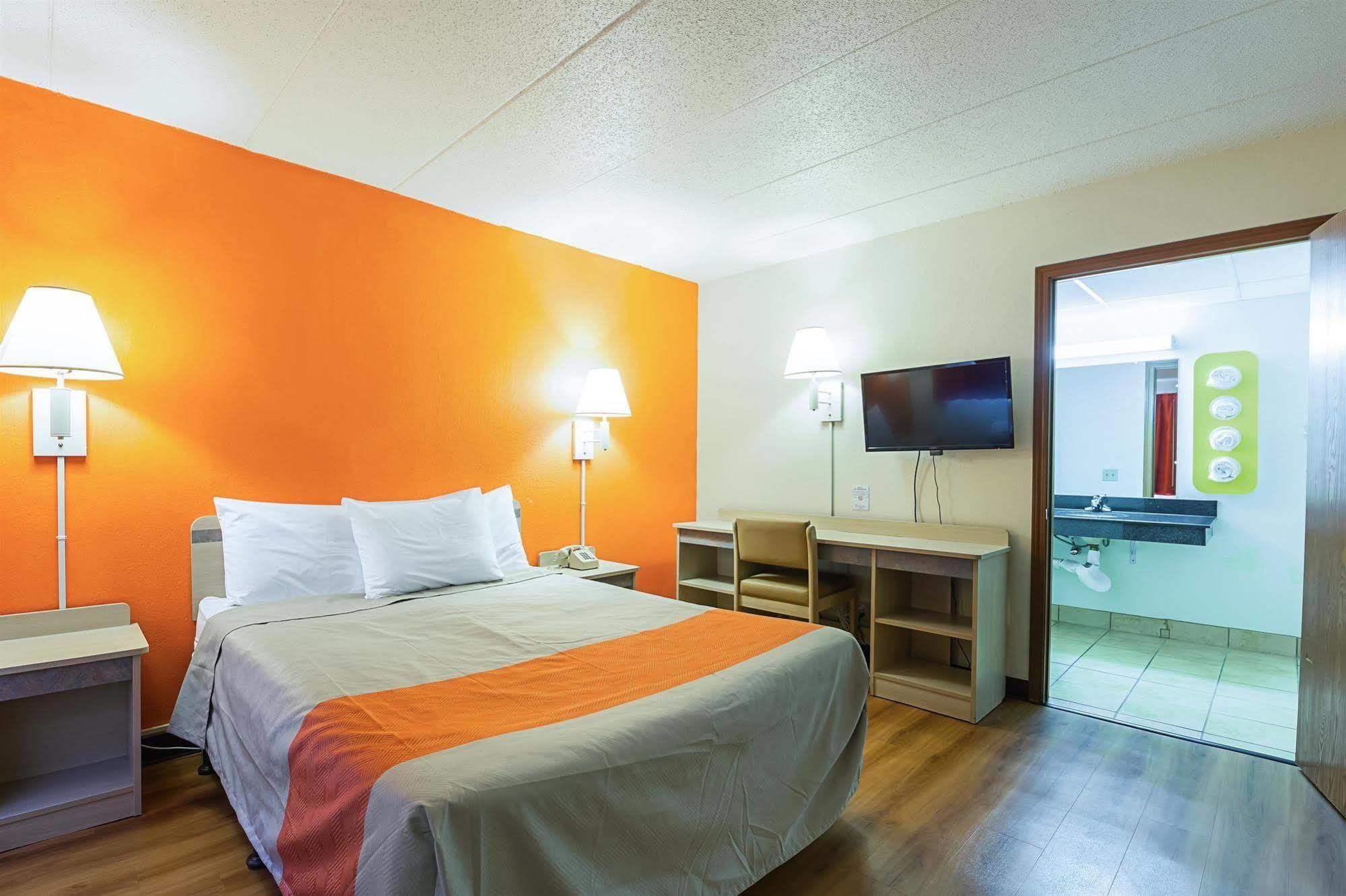 Rodeway Inn ダビューク エクステリア 写真