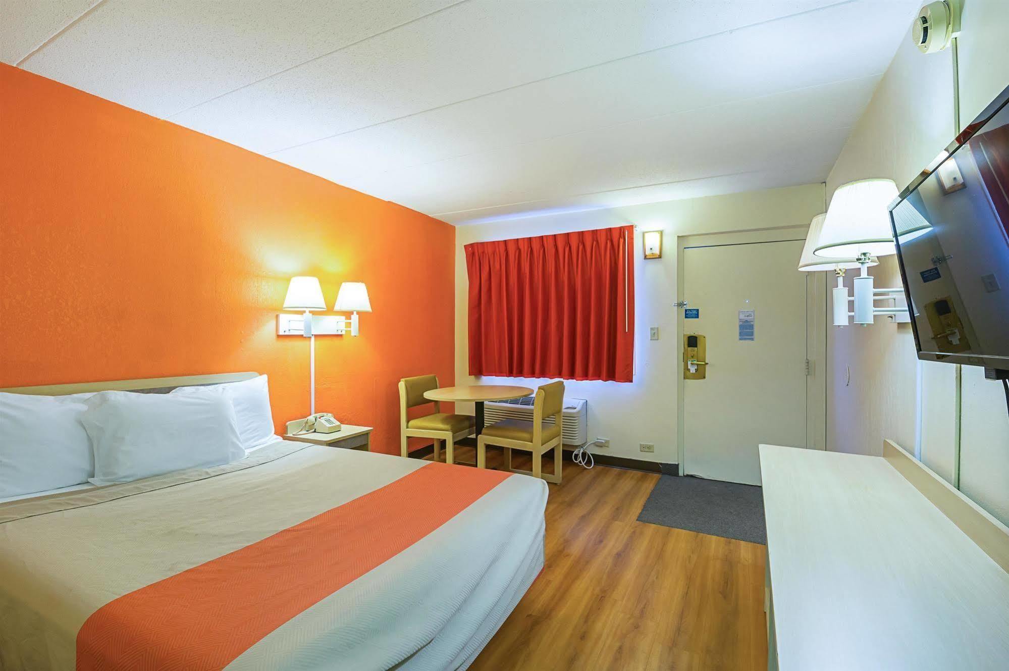 Rodeway Inn ダビューク エクステリア 写真