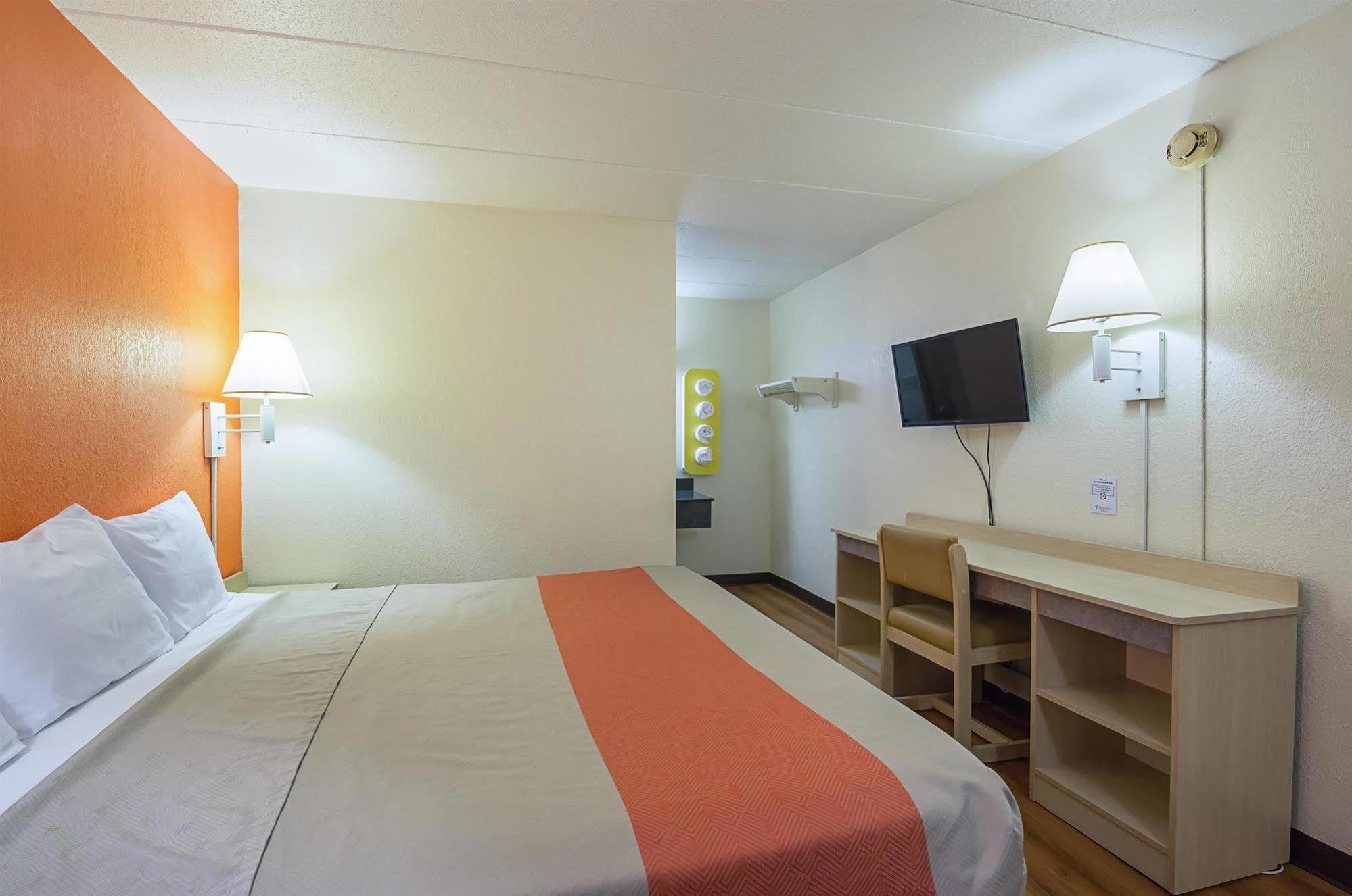 Rodeway Inn ダビューク エクステリア 写真
